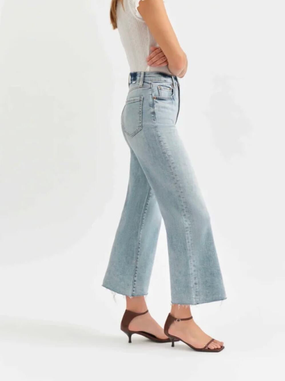 Daze Denim High Wise Crop Flare Raw Hem Size 28 Light Wash